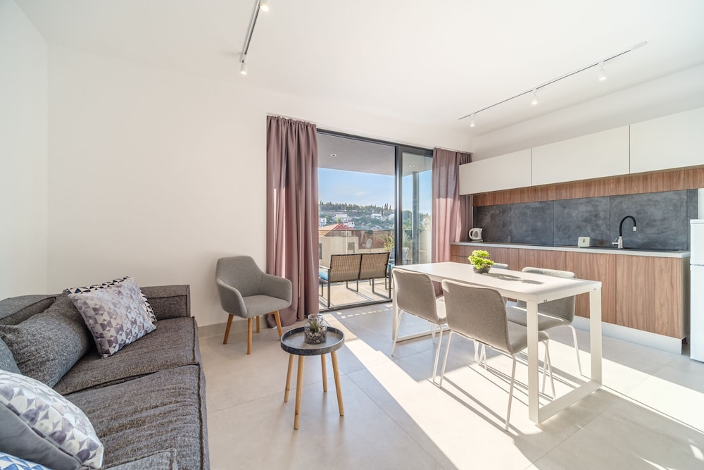 Sutivan Luxury Apartments