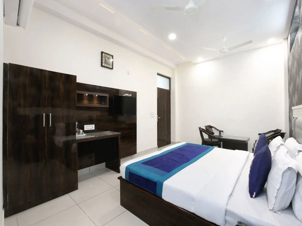Hotel Oberoi By OYO Rooms