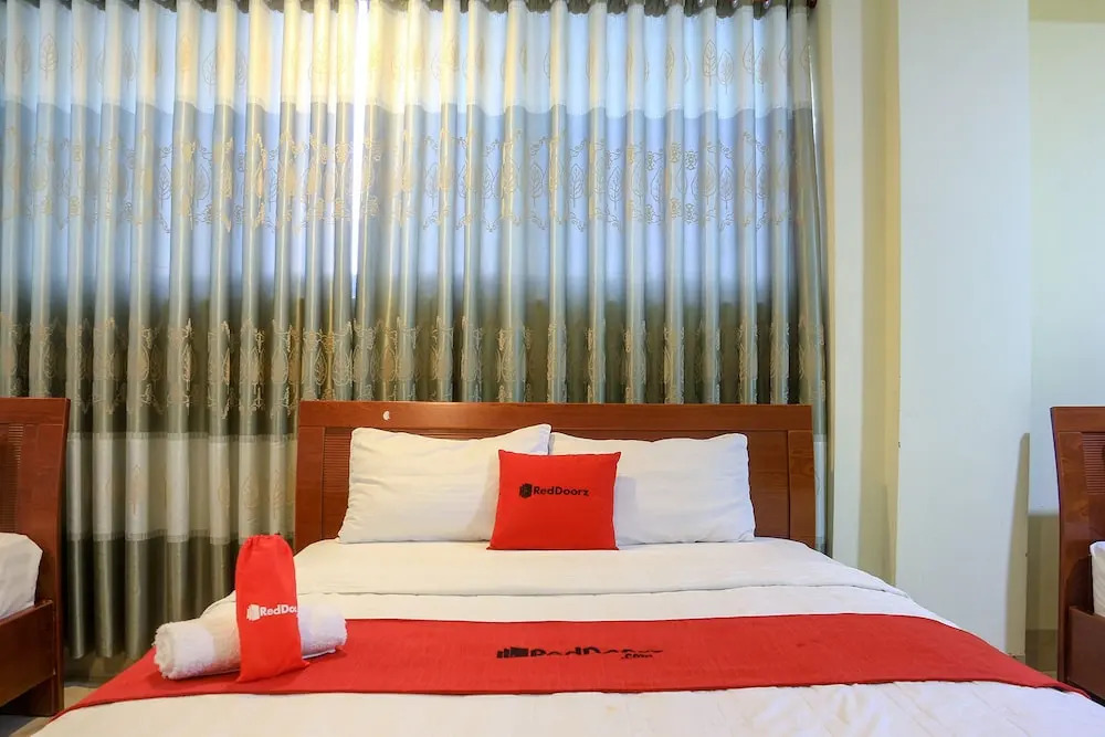 RedDoorz Plus  Dong Den Street