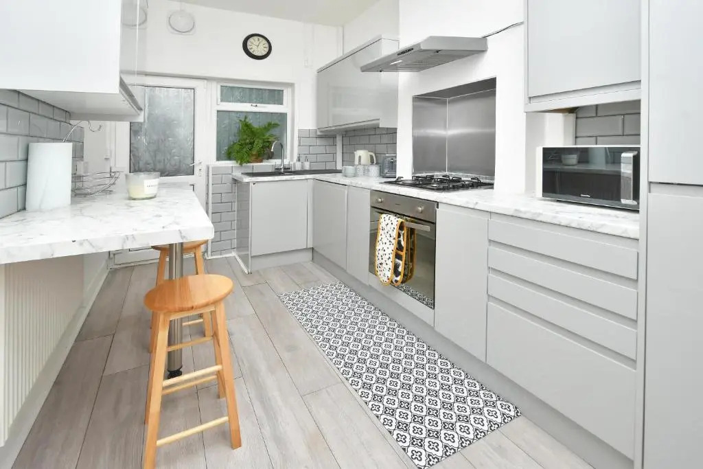 Beautiful 3-bed House by Ministays Stoke-on-trent