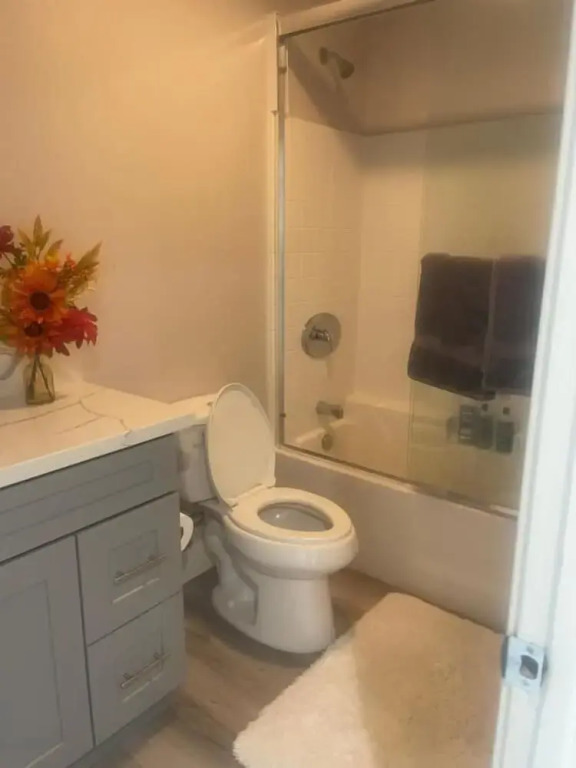 Modern LA Stay – Private Room & Bathroom
