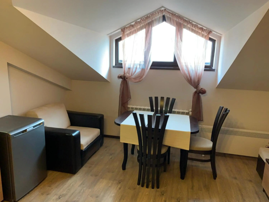 7 apartments in Alexander complex