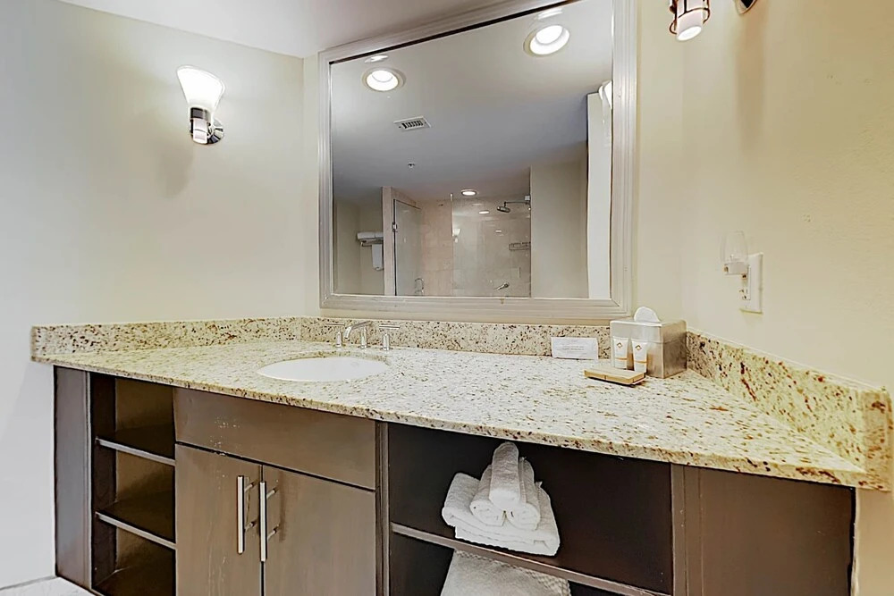 New Listing! Luxe Resort W/ Pool: Near Beach 2 Bedroom Hotel Room