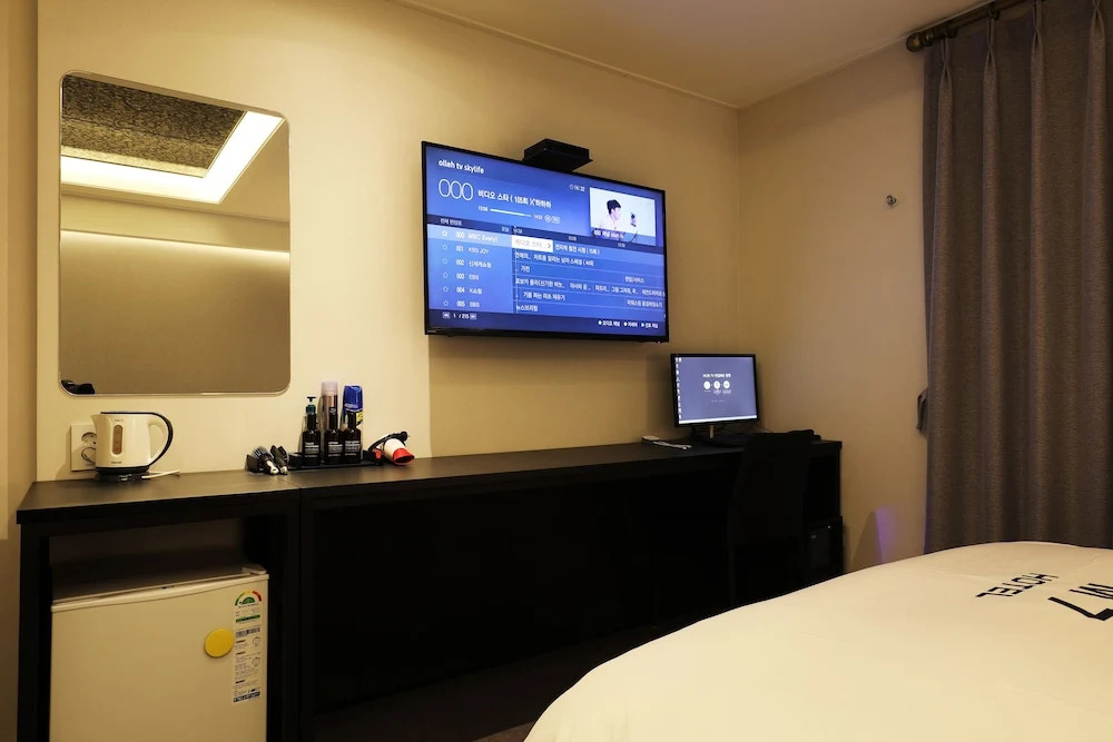 M7 hotel