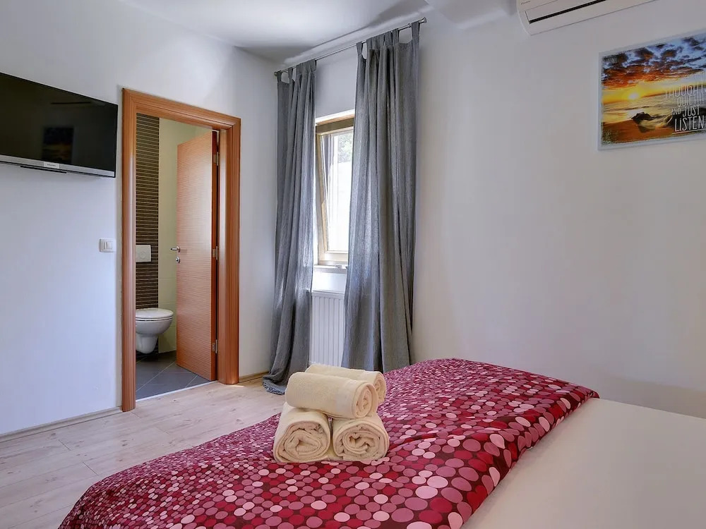 Villa in Rovinj with Private Pool and Sea Nearby