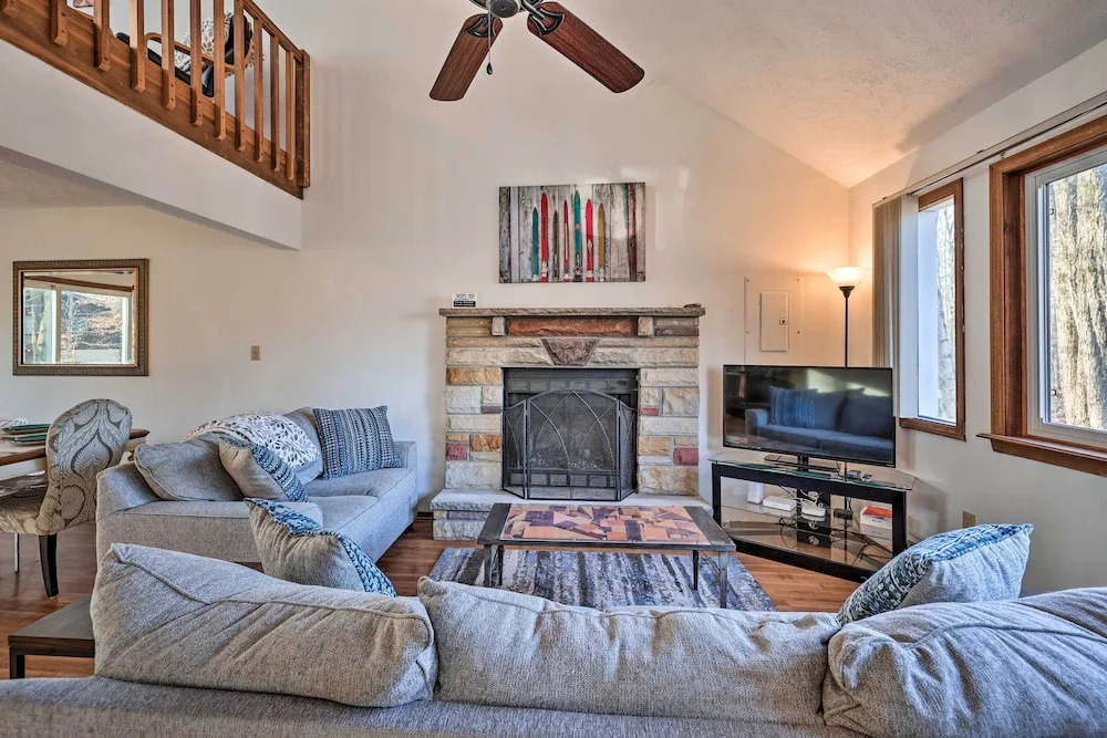 4 Mi to Tobyhanna State Park: Home w/ Fire Pit