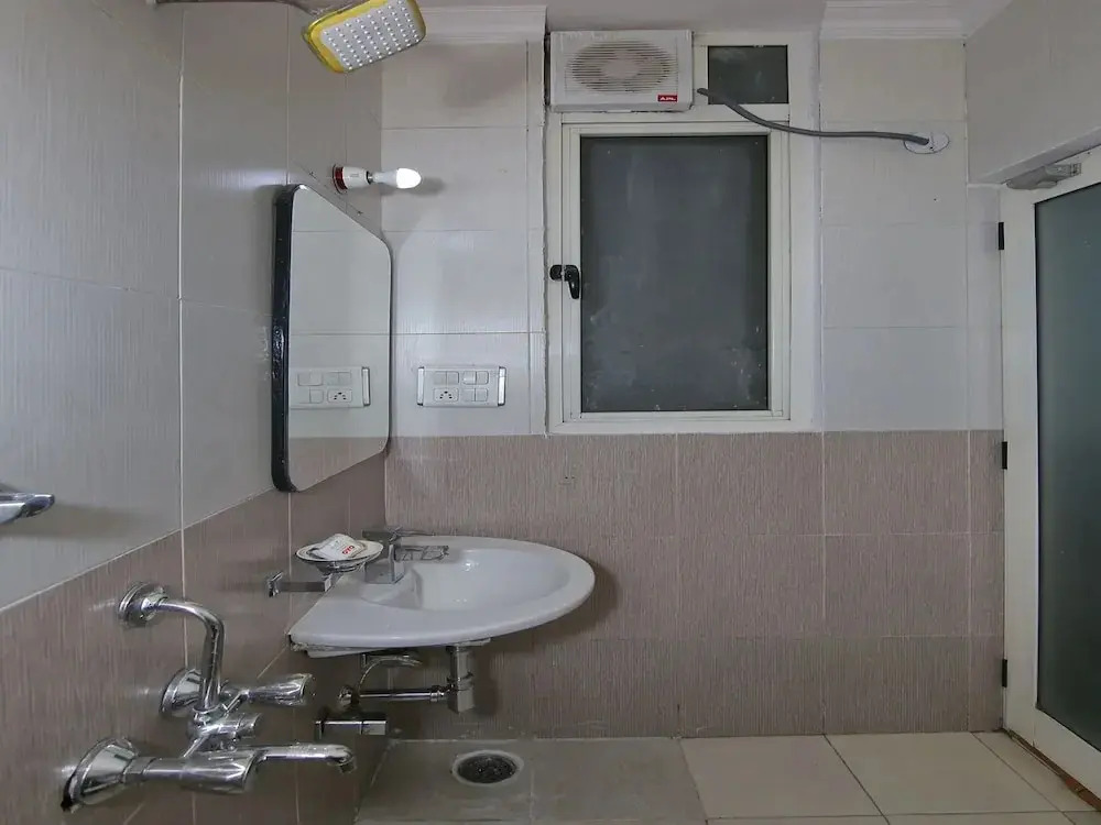 Alarians Stay By OYO Rooms