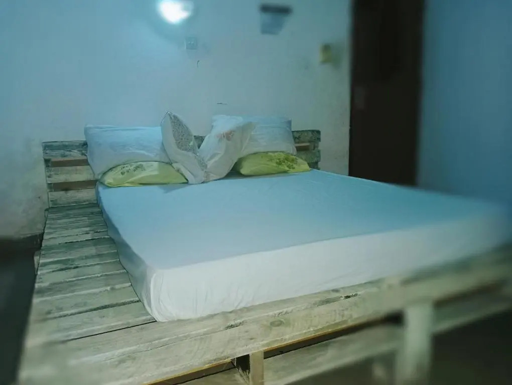 Nomadic Simple Budget 2bdroom hse Diani