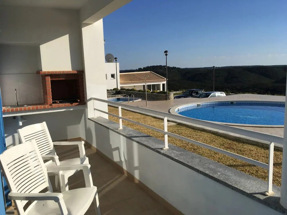 Apartamento Junto à Praia na Arrifana, by Izibookings