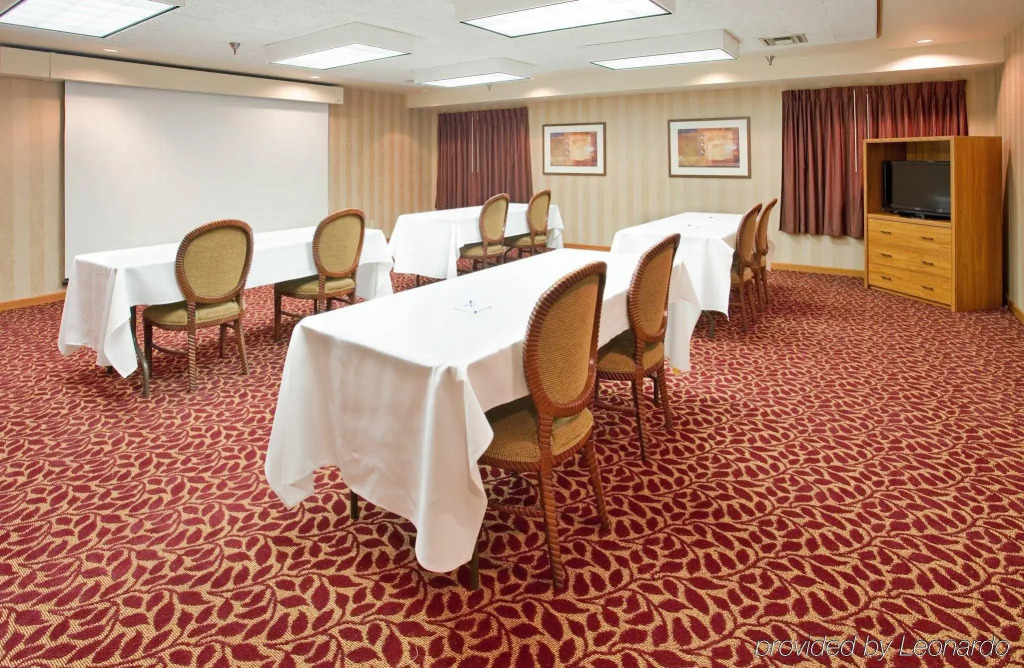 Comfort Inn & Suites NW Milwaukee