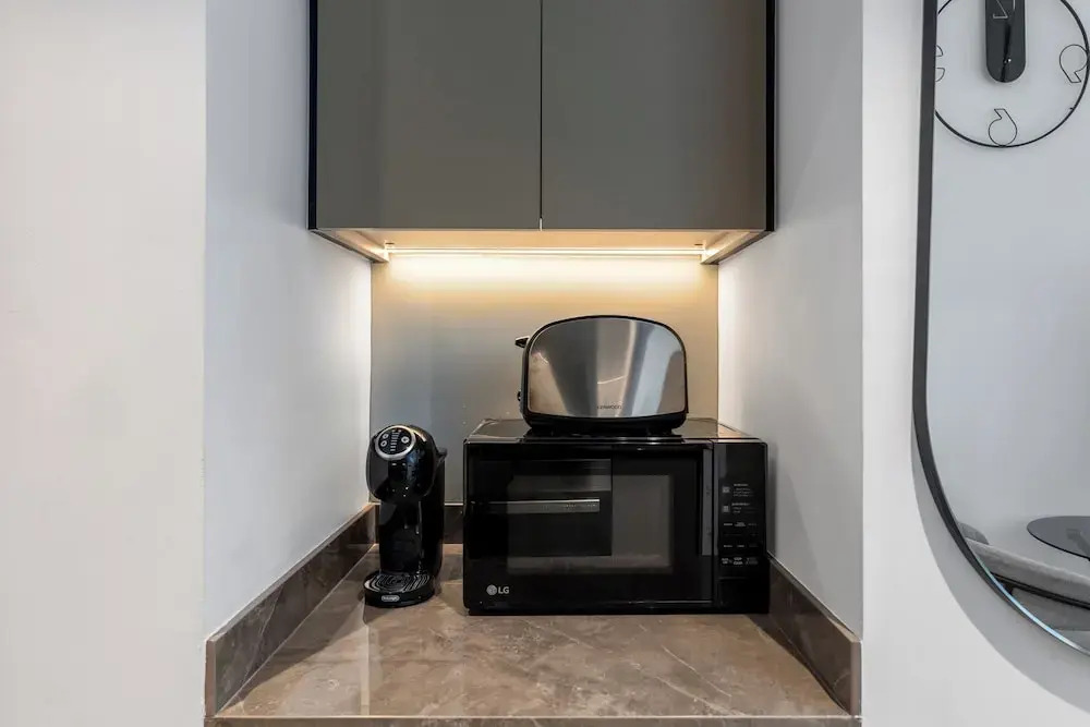 Waves - Premium Studio Stay in the He
