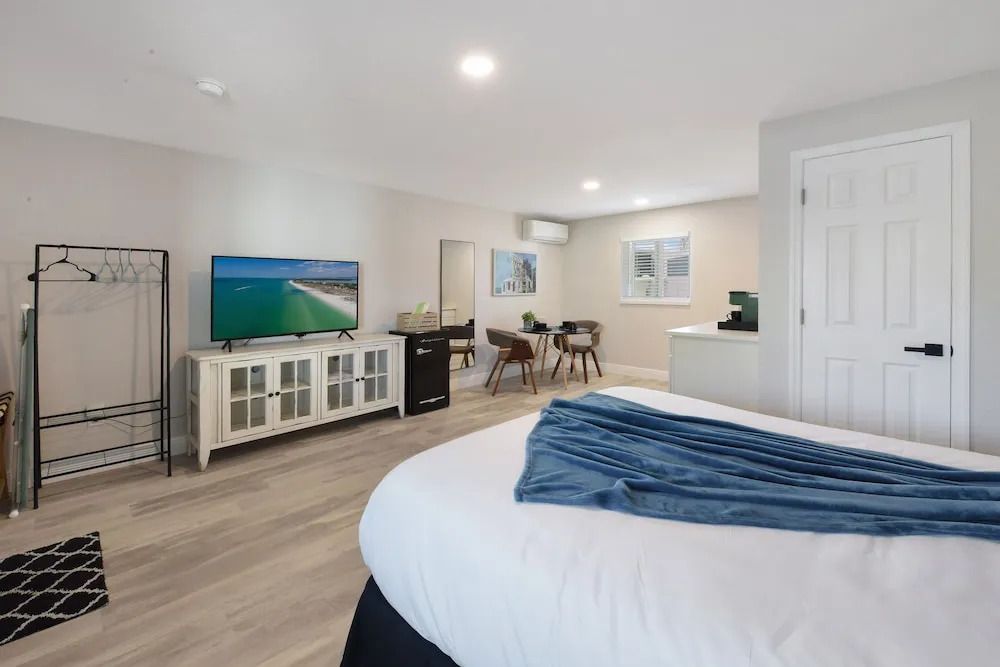 Palm Cove Motel
