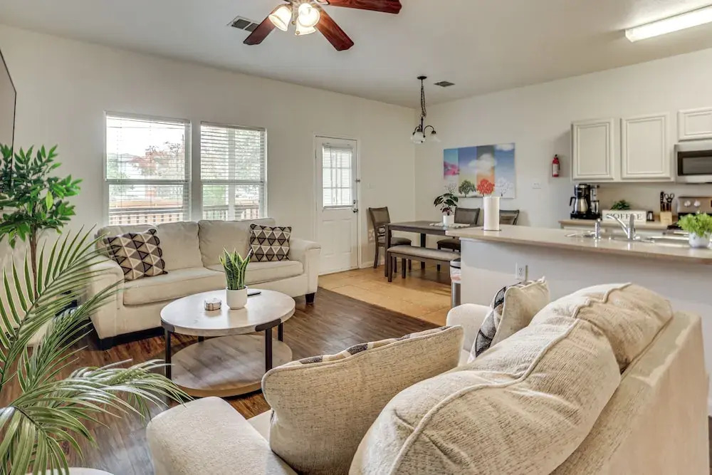 Suburban San Antonio Stay Near Parks & Hospitals