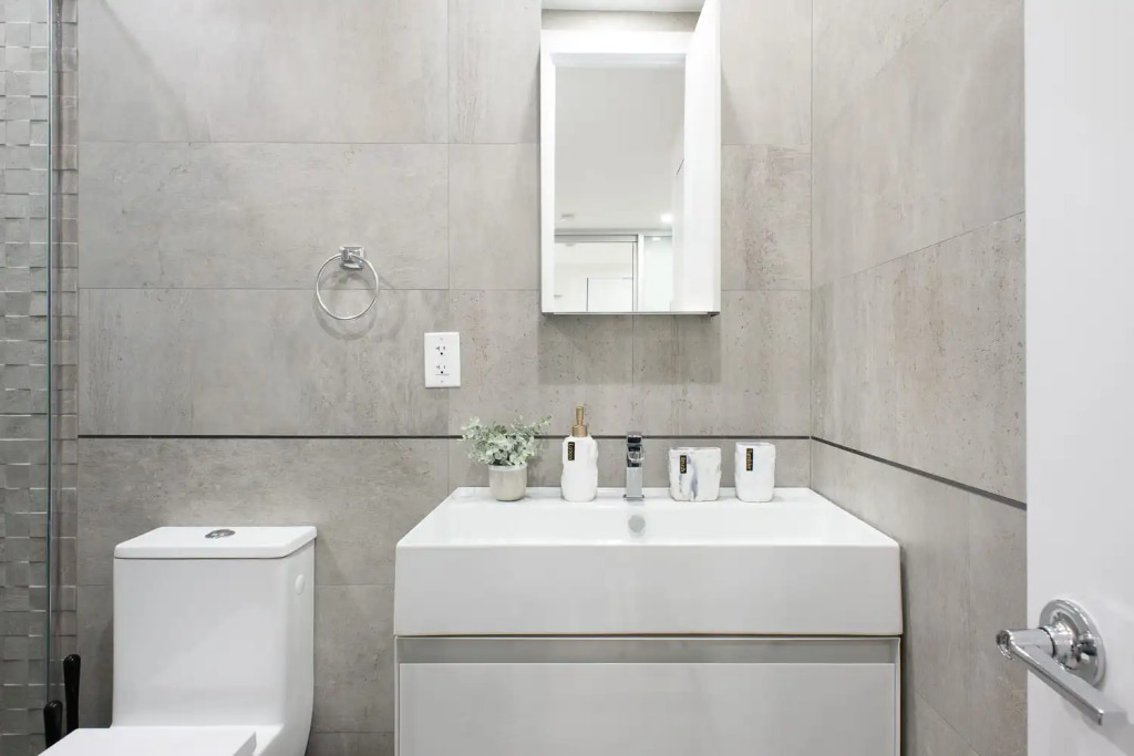 78-3b New Junior 1 BR Prime UES WD in Unit