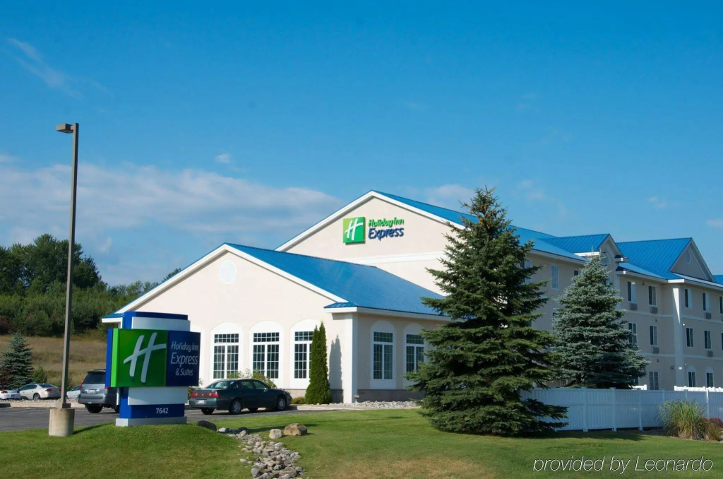 Holiday Inn Express Hotel & Suites Cadillac by IHG