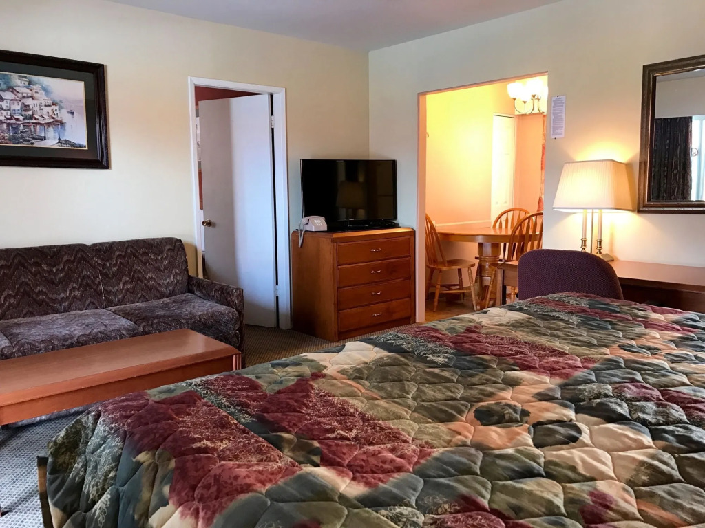 Sahara Courtyard Inn & Suites Osoyoos