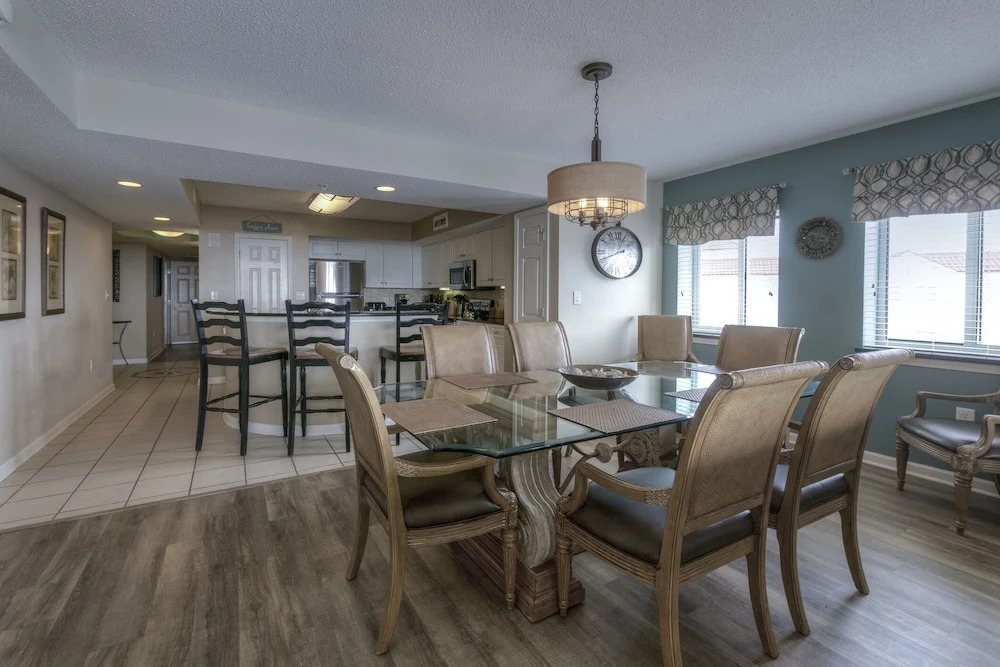 Yacht Club S #1-1001b 2 Bedroom Condo by RedAwning