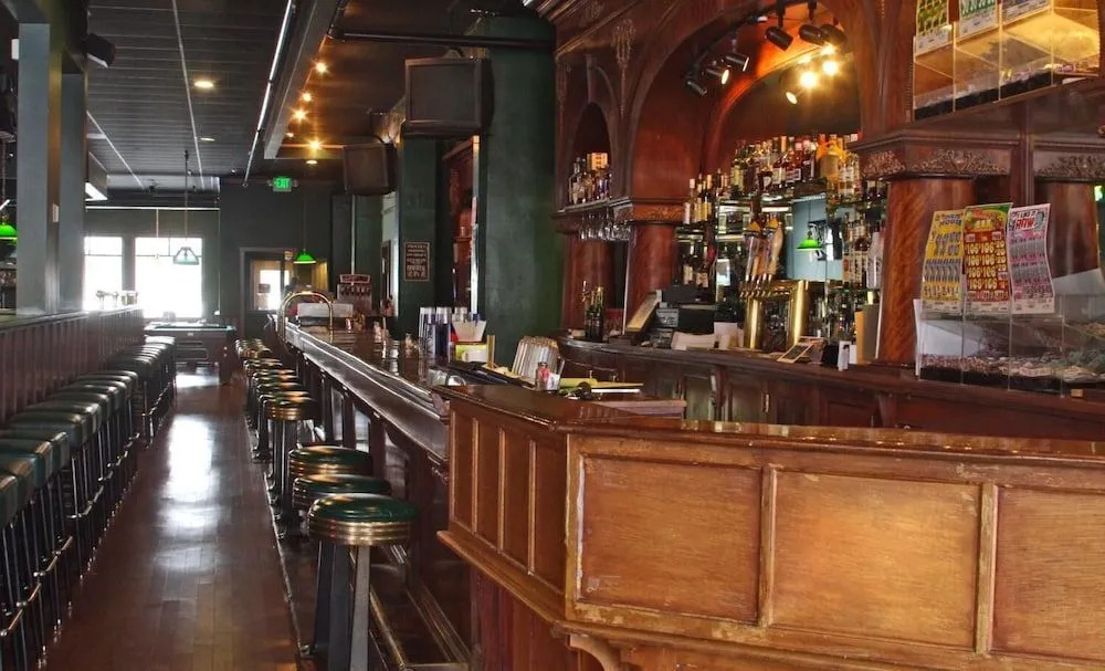 Lakeview Hotel