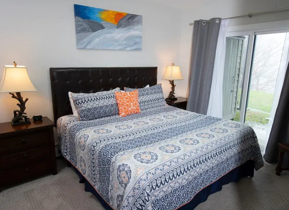 Winterplace 3 Br- Plenty Of Bedding- Great For Families 3 Bedroom Condo by RedAwning