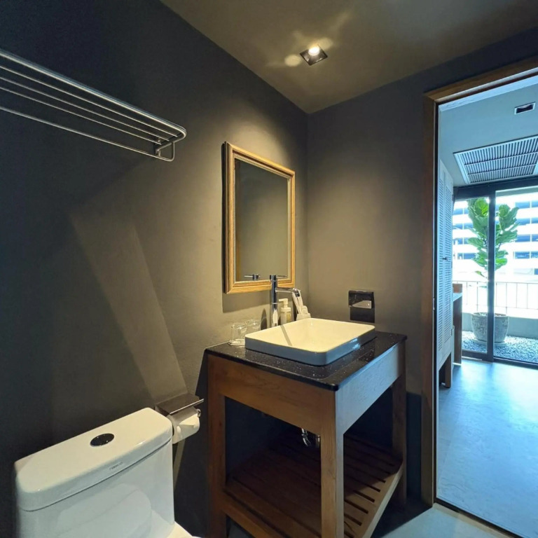 Centric Place Hotel