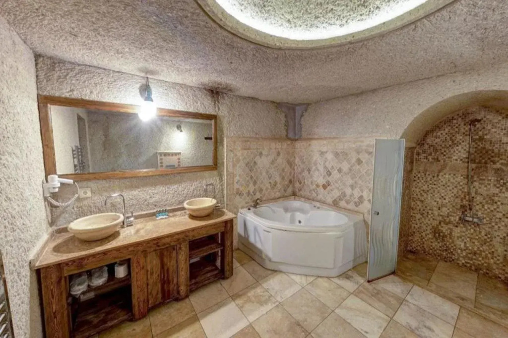 Elegance Cave Suites & Restaurant