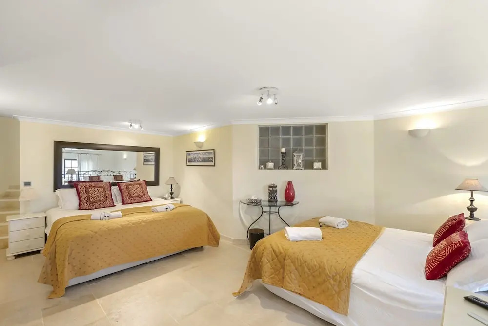 Cannes Mandelieu Lovely 6-Bed Villa