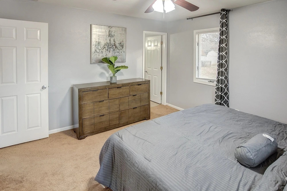Belleville Beauty - Luxury Stay For Work Or Stay For Play Either Way This Is The Perfect Property For You! 4 Bedroom Residence by RedAwning