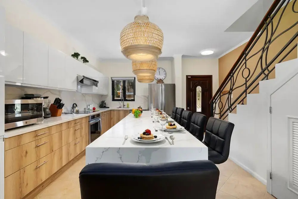 Upscale Gated Community Oasis Close to the Beach