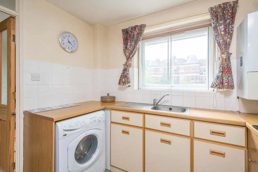 Comfortable Chiswick Home by Ravenscourt Park