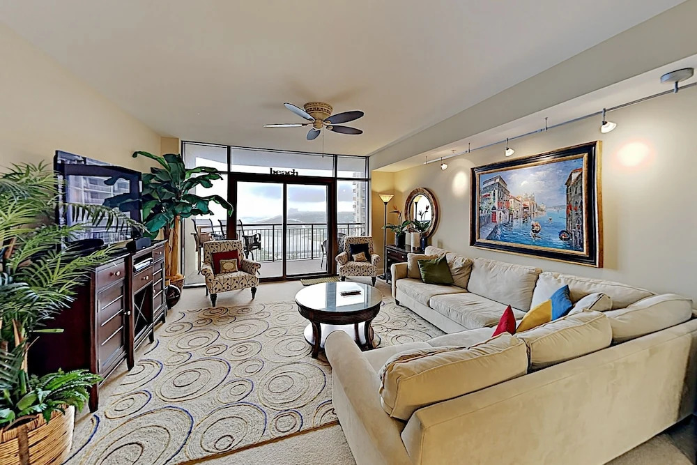 Immaculate Beachfront W/ Resort-style Pools 2 Bedroom Condo