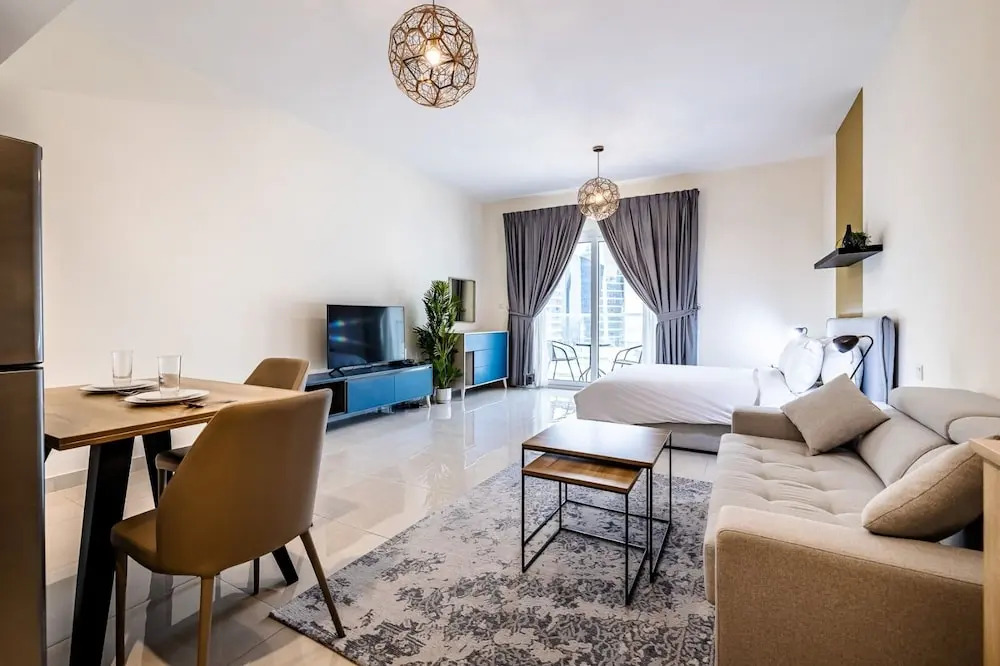 Tanin - Sleek Studio in AG Tower with Canal Views