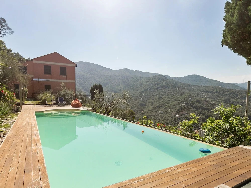 Dreamy Holiday Home in Recco With Swimming Pool