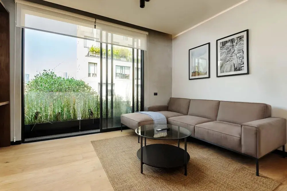 w Deluxe 1BR With Elegant Balcony in Roma Nte