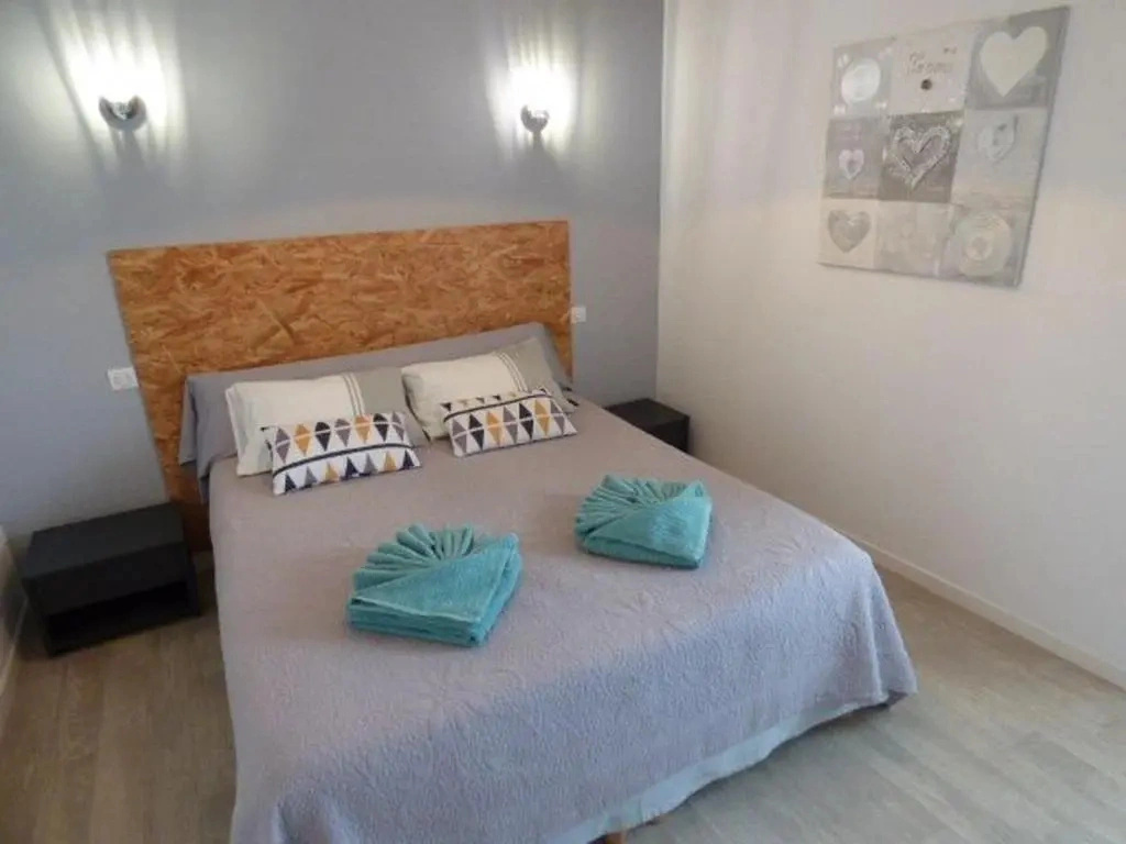 Gîte rénové avec jardin clos, proche plages, Wifi, parking pour voiture électrique - FR-1-426-164