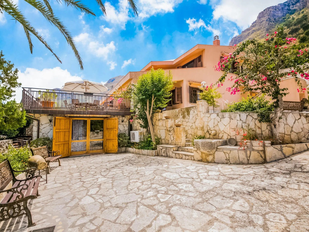Spacious Apartment With Communal Pool Near the Sea
