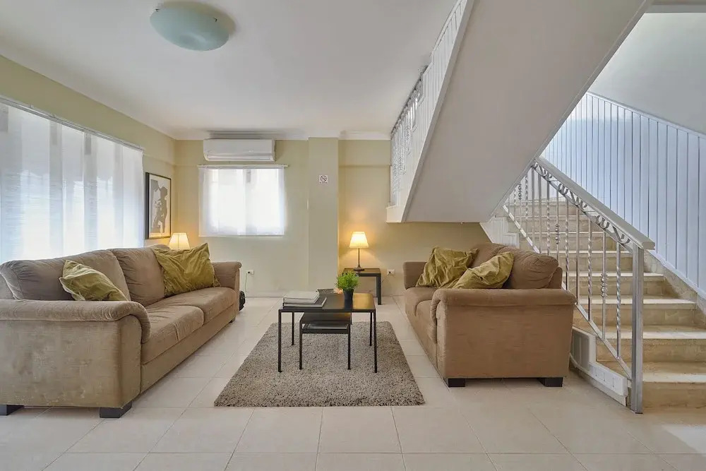Penthouse in Evaristo Morales Sleeps 14