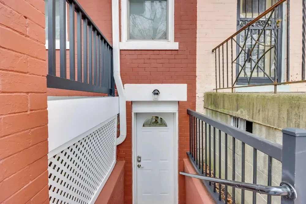 2 Mi to Dtwn DC: Wfh-friendly Apt