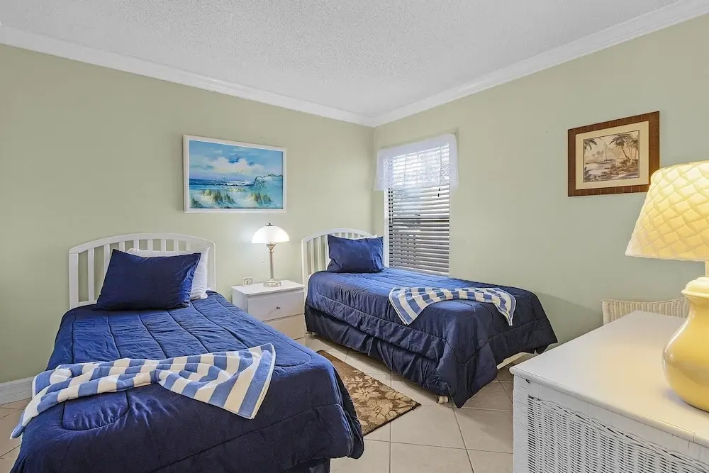 Bay Village 126: Charming Beachfront 2br/2ba Condo W/ Balcony 2 Bedroom Condo