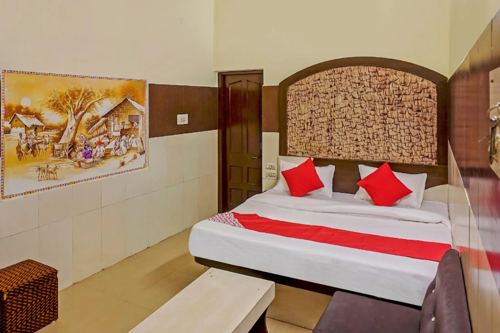 OYO 48853 Hotel Sunshine