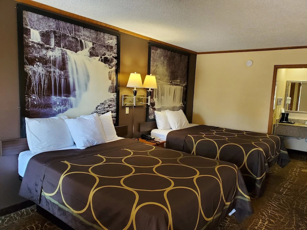 Super 8 by Wyndham Kansas City Airport North