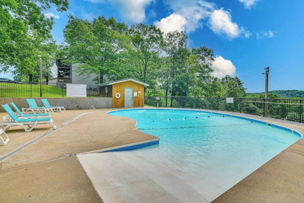 Hike & Leaf Peep! Condo 2 Mi to Silver Dollar City