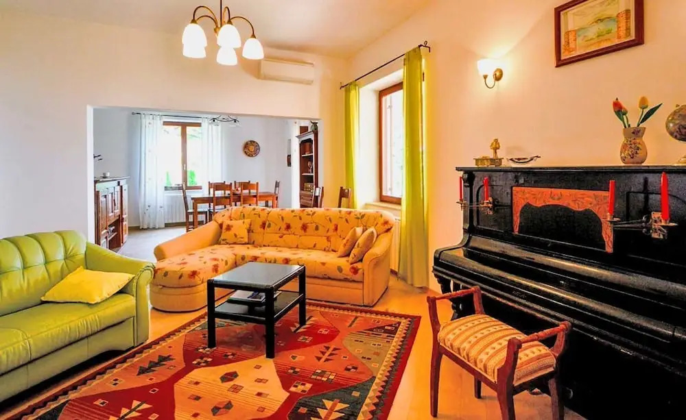 House Harmonia