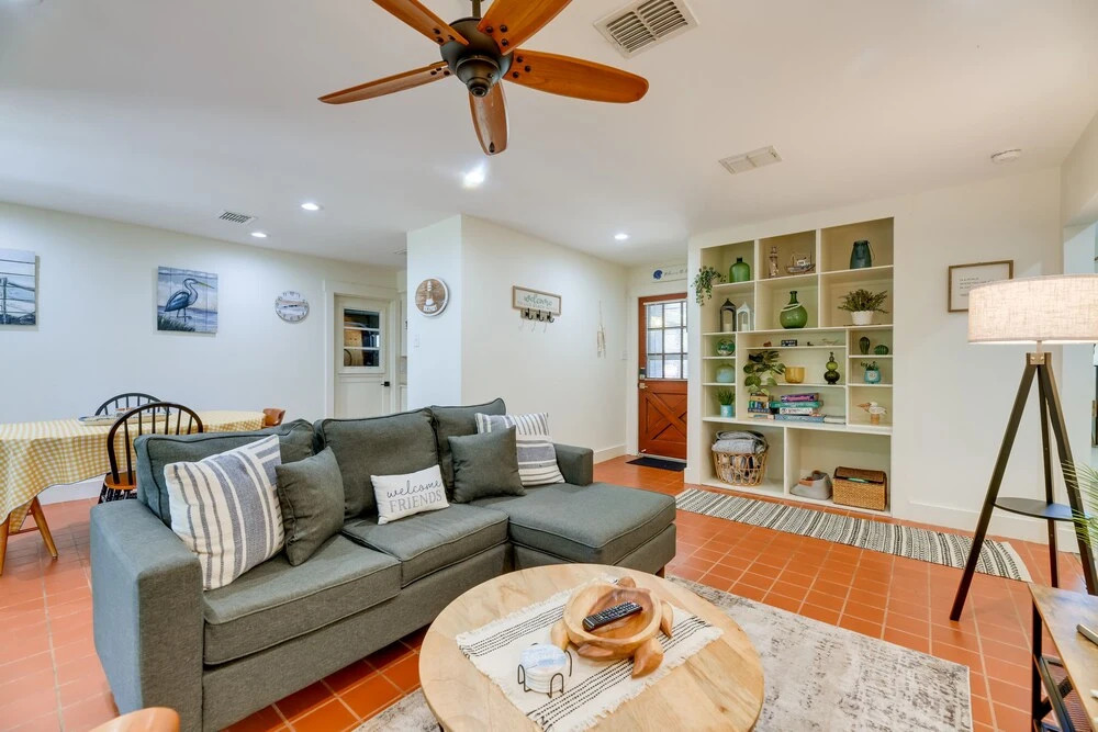 Pet-friendly Rockport Escape: 2 Mi to Beach!