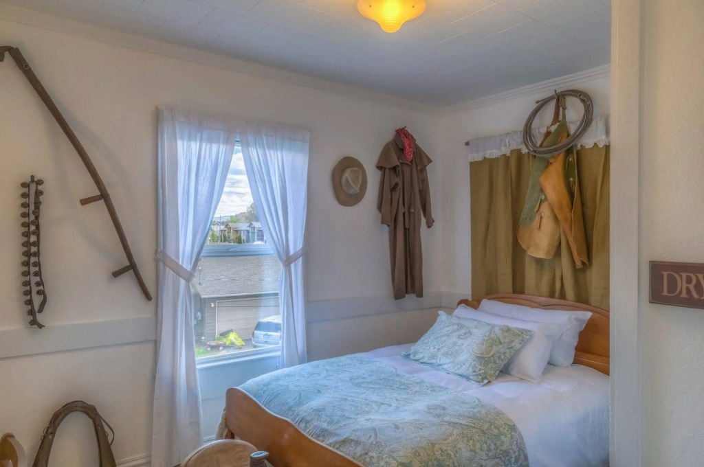 Crooked River Inn
