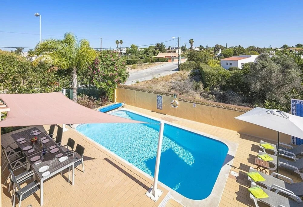 Villa Amarela - free heated pool short walk to centre of Carvoeiro