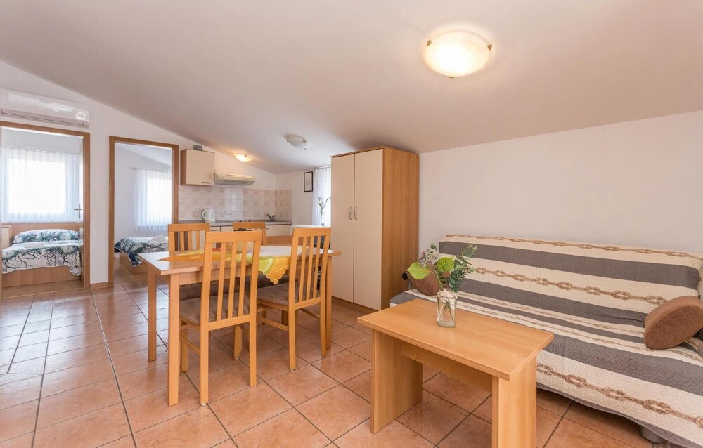 Stunning Apartment in Sveti Filip i Jakov With 2 Bedrooms and Wifi