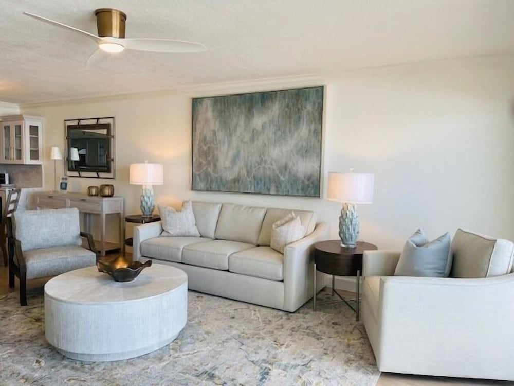 Surf Dweller 405 - Emerald Beach Hide Away