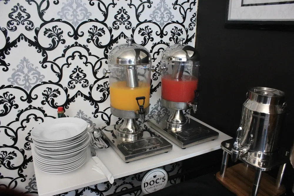 Halfway House Hotel