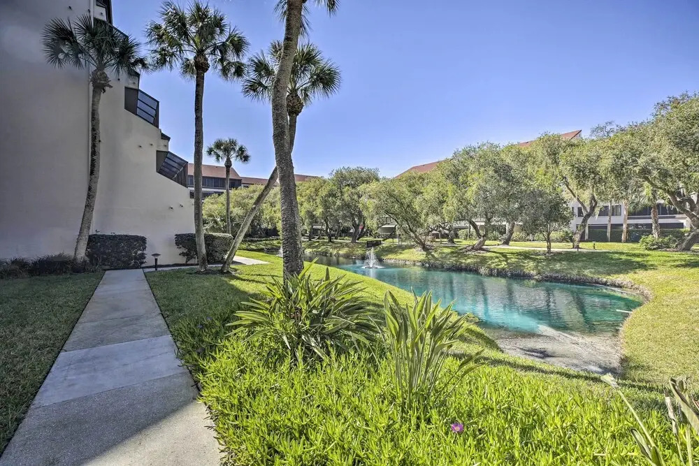 Sunny Siesta Key Condo w/ Beach Access + Pool!