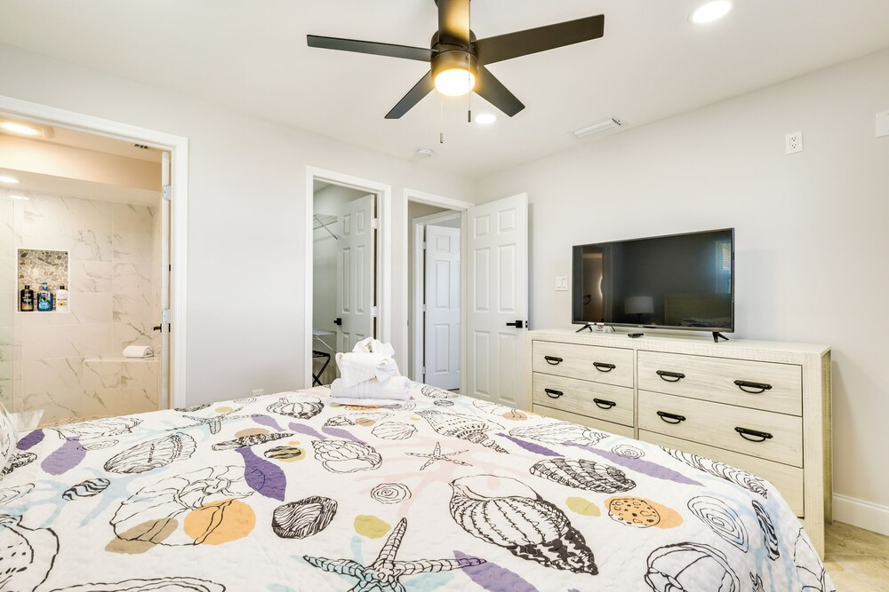 Walk to Fort Myers Beach: Family-friendly Getaway!